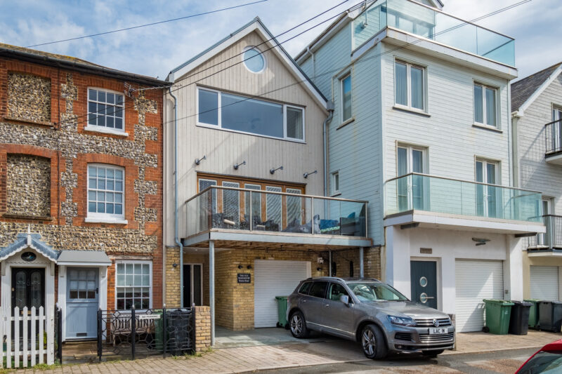 BEMBRIDGE £875,000 The Old Warehouse
